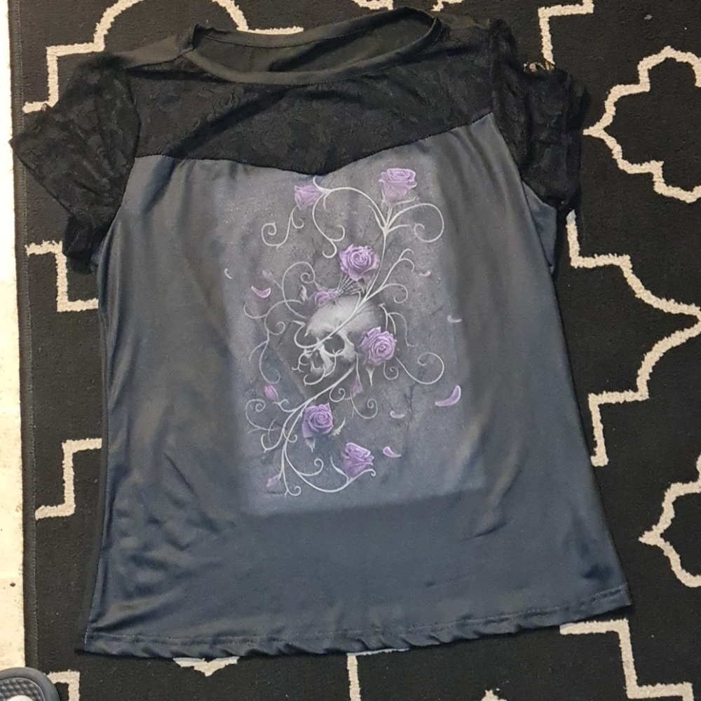 New in packaging 💀& 🌹 shirt